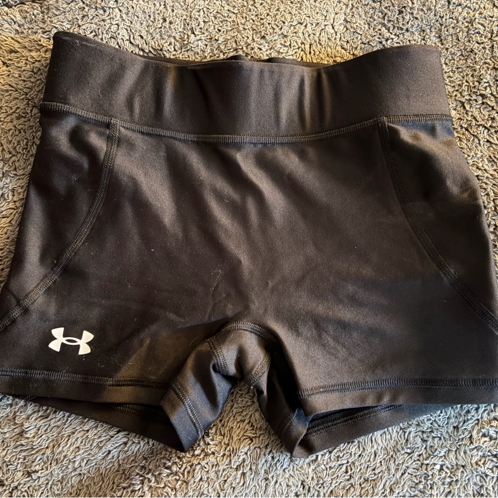 NEW Under Armour Women's Black Athletic Shorts size small NWT